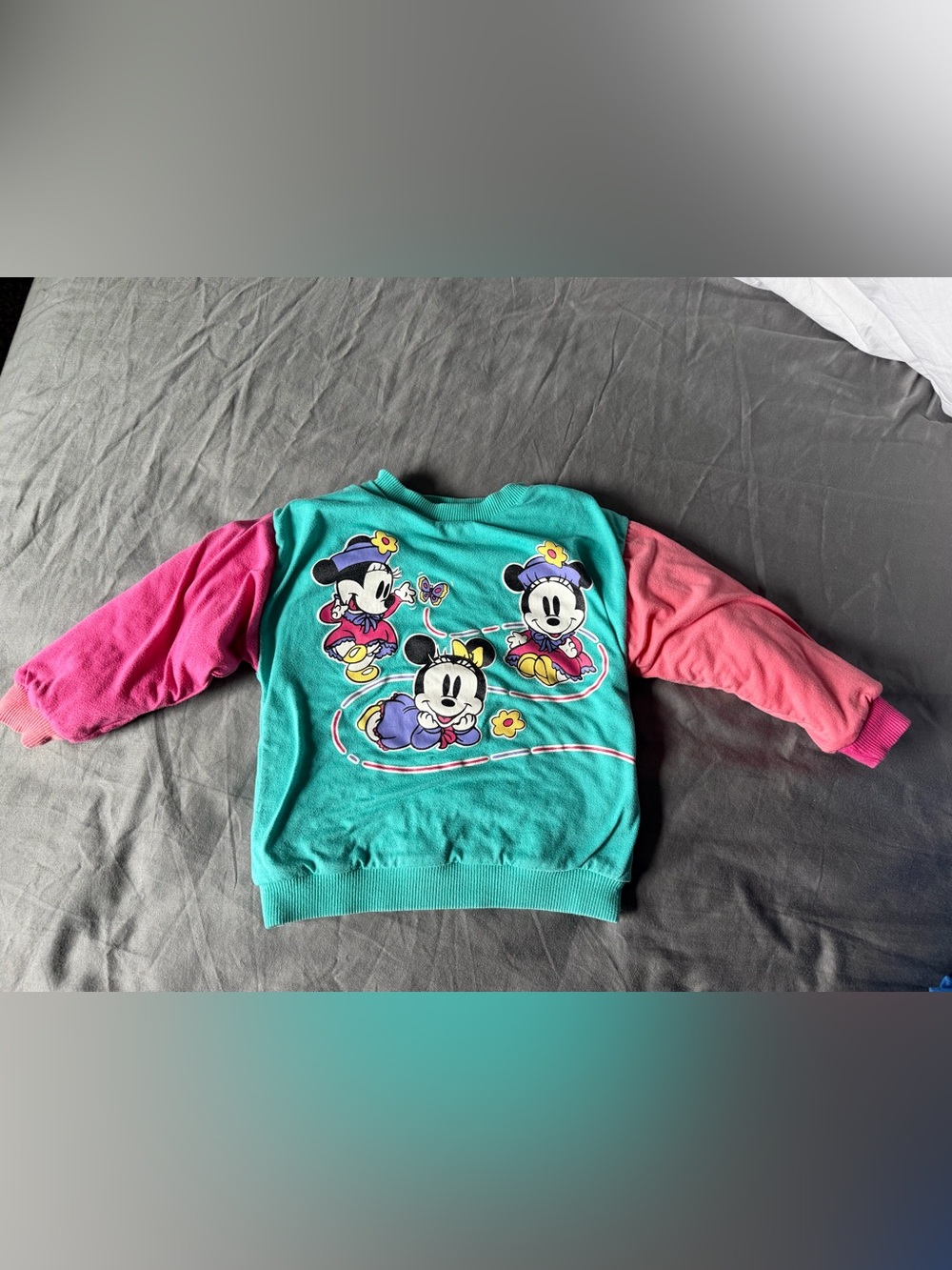 Girls Vintage 80s/90s Disney Baby Minnie Mouse Graphic Sweatshirt